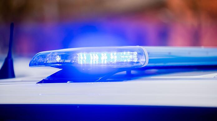 Am Dienstag mussten Polizei und Feuerwehr zu einem Verkehrsunfall am Romanplatz ausrücken. (Symbolbild)