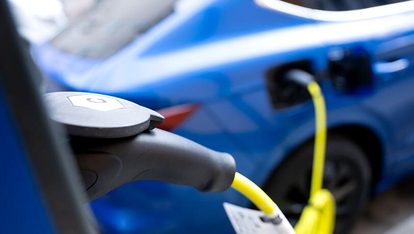 Wer das Elektroauto auf der Stra&szlig;e l&auml;dt, zahlt in aller Regel mehr. (Symbolbild)