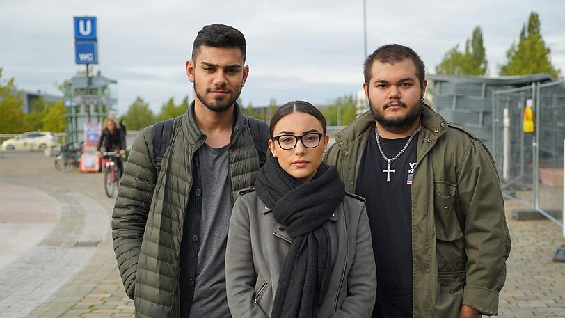 V.l.n.r.: Erhan (20), Nilay (19) und Aleks (19) retteten eine 47-Jährige vor einem betrunkenen 21-Jährigen.