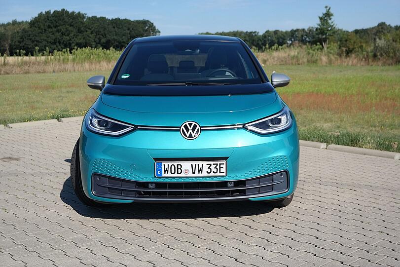 Ein freundliches Lächeln: Die unteren Hälften des LED-Tagfahrlichts verwandeln sich beim Abbiegen in Blinker.