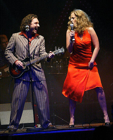 Barbara rockt das Benefizkonzert Cover Me in Köln.