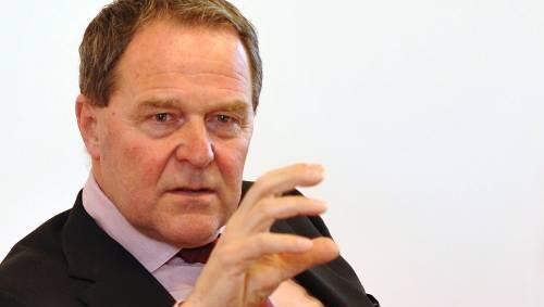 Der FDP-Politiker und promovierte Zahnarzt Wolfgang Heubisch (62) ist seit Oktober Bayerns Minister für Wissenschaft, Forschung und Kunst. Der FDP-Politiker und promovierte Zahnarzt Wolfgang Heubisch (62) ist seit Oktober Bayerns Minister für Wissenschaft, Forschung und Kunst.