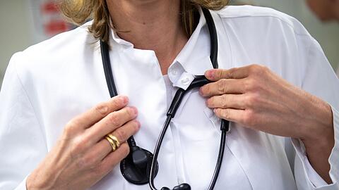 In Bayern gibt es erstmals mehr &Auml;rztinnen als &Auml;rzte. (Symbolbild)