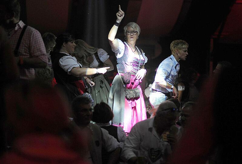 Zünftig geht's auch auf dem Oktoberfest in Köln zu.