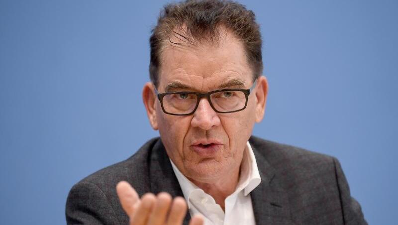 Gerd Müller, Bundesminister für wirtschaftliche Zusammenarbeit und Entwicklung. Gerd Müller, Bundesminister für wirtschaftliche Zusammenarbeit und Entwicklung.