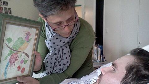 Ein Foto aus dem Jahr 2014: Vincent Lambert (r.) und seine Mutter im Krankenhaus.