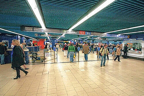 Nicht mehr ganz zeitgemäß &ndash; das Sperrengeschoss U-Bahnhof Marienplatz, das ab 2012 umgebaut werden soll.