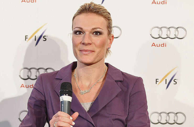 Bei der Übergabe der Abfahrts-Kugel erklärt Maria Höfl-Riesch ihren Abschied vom Profi-Sport. Foto: Marc Müller