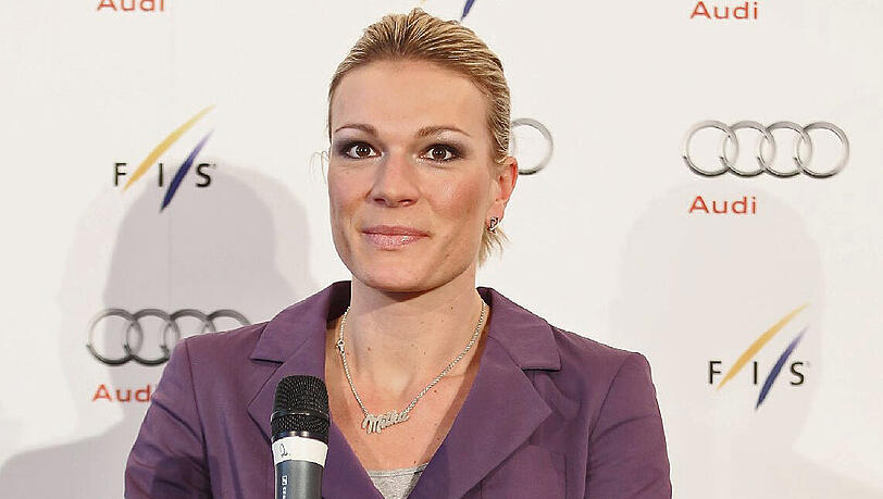 Bei der Übergabe der Abfahrts-Kugel erklärt Maria Höfl-Riesch ihren Abschied vom Profi-Sport. Foto: Marc Müller Bei der Übergabe der Abfahrts-Kugel erklärt Maria Höfl-Riesch ihren Abschied vom Profi-Sport. Foto: Marc Müller
