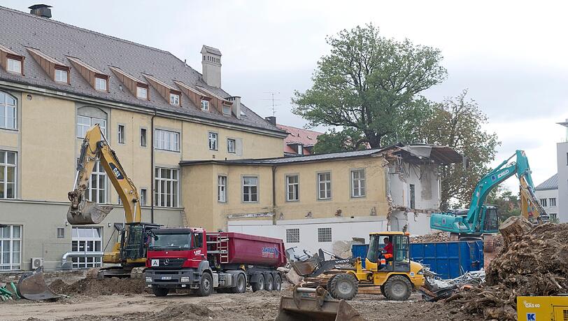 Ein Foto aus dem September – zum Beginn der Abrissarbeiten. Ein Foto aus dem September – zum Beginn der Abrissarbeiten.