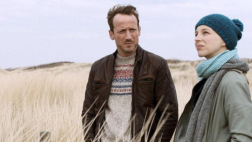 "Tatort: Mord auf Langeoog": Thorsten Falke (Wotan Wilke Möhring) und Katharina Lorenz (Petra Schmidt-Schaller) ermitteln auf Langeoog. "Tatort: Mord auf Langeoog": Thorsten Falke (Wotan Wilke Möhring) und Katharina Lorenz (Petra Schmidt-Schaller) ermitteln auf Langeoog.