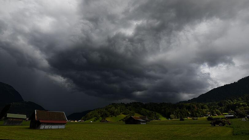 Bis Mittwoch soll es in Bayern weiter regnen. (Symbolbild)