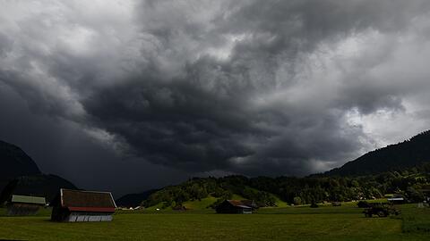 Bis Mittwoch soll es in Bayern weiter regnen. (Symbolbild)
