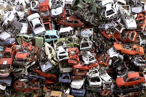 Massenhaft Schrottautos soll die 2500-Euro-Prämie bringen.
