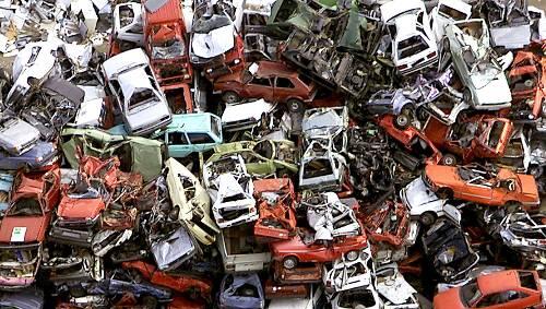 Massenhaft Schrottautos soll die 2500-Euro-Prämie bringen. Massenhaft Schrottautos soll die 2500-Euro-Prämie bringen.