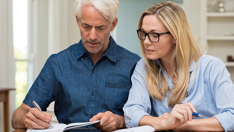 Wer f&uuml;r den Ruhestand vorsorgen m&ouml;chte, sollte sich rechtzeitig mit seinen Finanzen besch&auml;ftigen.