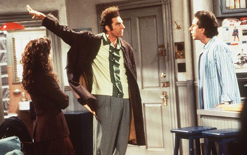 Wenn Jerrys Nachbar Kramer (Michael Richards, Mitte) durch die T&uuml;r st&uuml;rmt, hat er in der Regel eine unglaubliche Geschichte auf Lager.