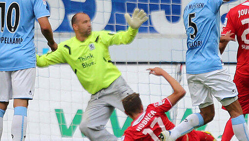 Gabor Kiraly, Rückhalt der Löwen. Gabor Kiraly, Rückhalt der Löwen.