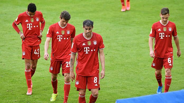 Die Bayern um Jamal Musiala, Thomas Müller, Javi Martínez und Joshua Kimmich (v.l.) sind auf der letzten Reserve.
