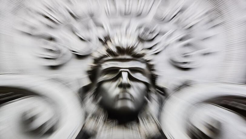Eine Figur der blinden Justitia.