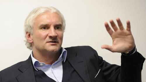 Harsche Kritik an den Leverkusener Profis: Sportchef Rudi Völler. Harsche Kritik an den Leverkusener Profis: Sportchef Rudi Völler.