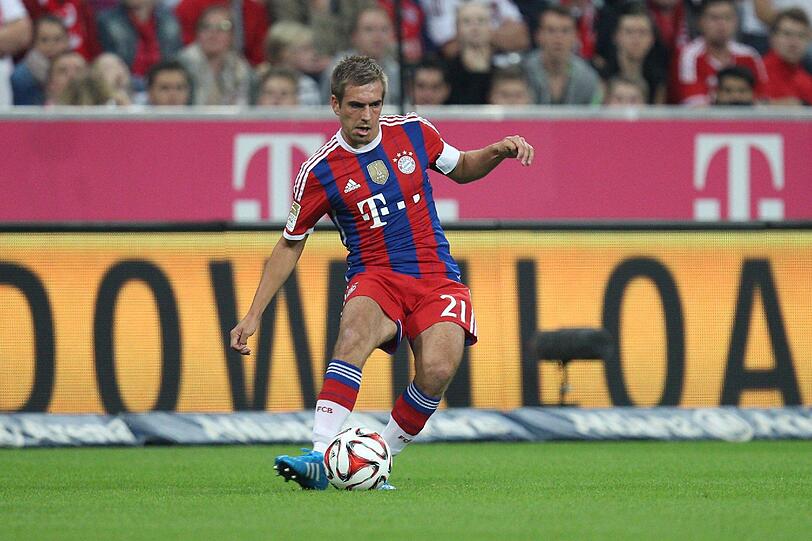 Philipp Lahm: Sicher in den Zweikämpfen, spielte seine Rolle als Rechtsverteidiger in der Dreierkette sehr souverän, hatte De Bruyne immer im Griff. Schaltete sich immer wieder nach vorne ein. Note: 3