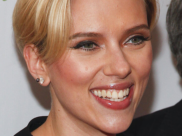 30 Jahr', kurzes Haar: Scarlett Johansson hat sich von ihrer langen Mähne getrennt