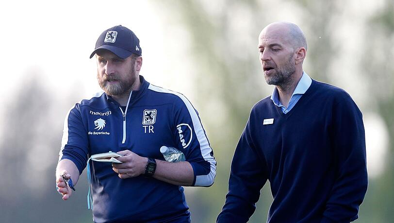 Tagen über die Kaderplanung für die anstehende Drittliga-Saison: Löwen-Trainer Daniel Bierofka (l.) und Günther Gorenzel, Sportchef des TSV 1860. Tagen über die Kaderplanung für die anstehende Drittliga-Saison: Löwen-Trainer Daniel Bierofka (l.) und Günther Gorenzel, Sportchef des TSV 1860.