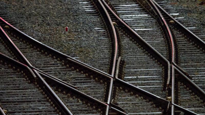 Gleise sind vor einem Hauptbahnhof zu sehen. Foto: Hendrik Schmidt/zb/dpa/Symbolbild Gleise sind vor einem Hauptbahnhof zu sehen. Foto: Hendrik Schmidt/zb/dpa/Symbolbild