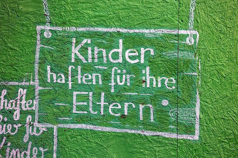 Warnschild an der Piazza Zenetti.