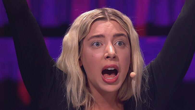 Emotional: Walentina während eines Spiels in der TV-Show "Das Sommerhaus"