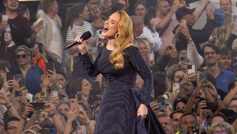 In München spielte Adele im Sommer 2024 insgesamt zehn Konzerte. In München spielte Adele im Sommer 2024 insgesamt zehn Konzerte.