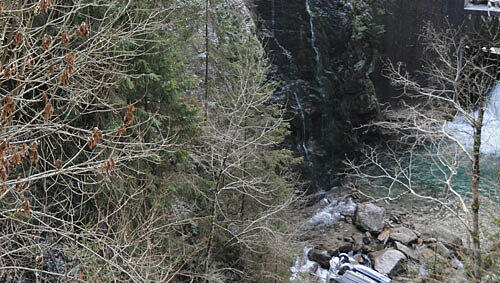Auf dem Weg nach Brandberg in der Nähe von Mayrhofen stürzte das Auto in die Schlucht. Auf dem Weg nach Brandberg in der Nähe von Mayrhofen stürzte das Auto in die Schlucht.