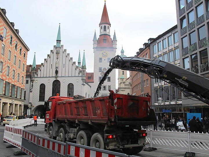 Große Maschinen sind Blickfänge - vor allem, wenn sie direkt am Marienplatz oder in der Fußgängerzone eingesetzt werden. Und vor allem für Männer.