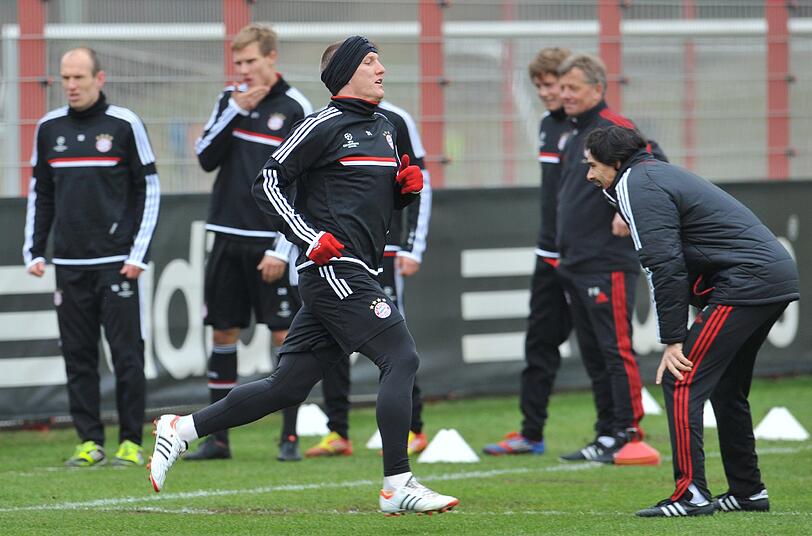 Ob Mario Gomez, Franck Ribery oder Bastian Schweinsteiger - die Bayern geben beim Abschlusstraining vor dem Rückspiel gegen Basel in der Säbener Straße nochmal Gas - hier die Bilder...