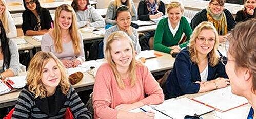 Lernen ohne Machosprüche: Frauenstudiengänge sollen Studentinnen die Scheu vor Technikfächern nehmen.