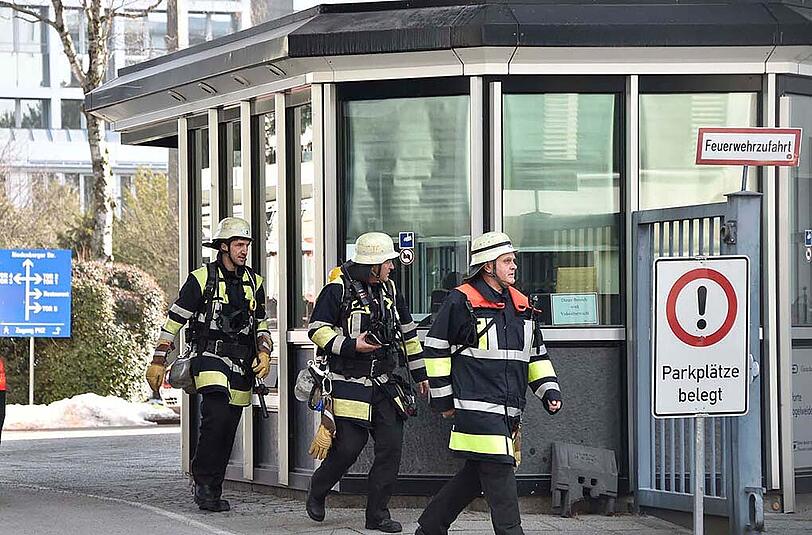 Fotos vom Feuerwehreinsatz bei Giesecke & Devrient in der Prinzregentenstraße. Das Unternehmen befasst sich vor allem mit dem Druck von Banknoten.