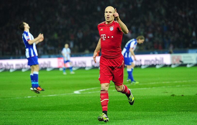 ARJEN ROBBEN: Note 1. Alleine machen? Ja, klar. Wenn der Weg frei ist: Robben knallhart ins kurze Eck, das 2:0 (12.). Erhöhte cool per Elfer auf 3:0 (19.) und 6:0 (68.). Hat nun zehn Saisontore. Bekam Sprechchöre der Fans.