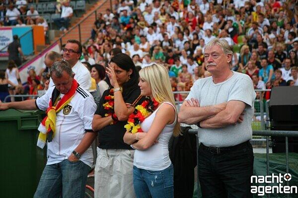 Public Viewing im Olympiastadion: So fieberten die Fans mit der deutschen Mannschaft.
