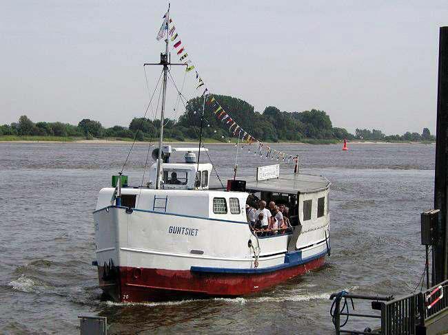 Mit der Fähre gelangt man zur Weser-Insel Harriersand.