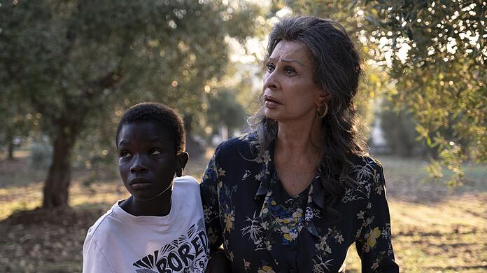 Vom Schicksal gebeutelt, gemeinsam stark: Madame Rosa (Sophia Loren) und ihr Schützling Momo (Ibrahima Gueye).