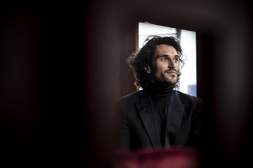 Vladimir Kornéev in der Berliner Bar jeder Vernunft.