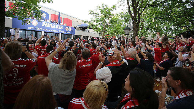 Die Bayern feiern mit ihren Fans die sechste Deutsche Meisterschaft in Folge. Die Bilder vom Fanfest.