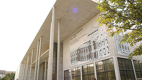 Die Pinakothek der Moderne im Kunstareal in der Maxvorstadt.