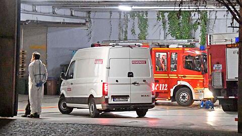 Tödlicher Unfall bei Galeria Kaufhof am Rotkreuzplatz: Ein Mann war in eine Müllpresse geraten, er starb noch am Unfallort.