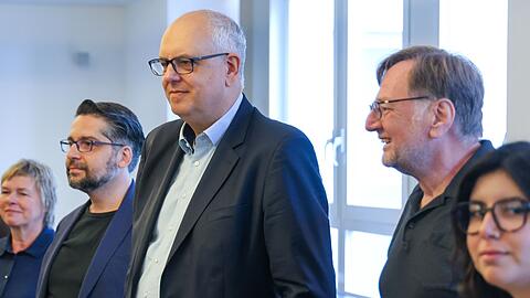 Die Verhandlungsführer der Bremer SPD: Bürgermeister Andreas Bovenschulte (M.), der Fraktionsvorsitzende Mustafa Güngör (l.) und der Parteivorsitzende Reinhold Wetjen (r.).