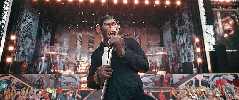 Robbie Williams im Film ""Better Man -Die Robbie Williams Story" bei einem Live-Konzert.