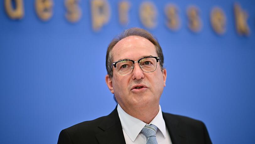 Kurz nach Amtsantritt hatte Dobrindt im Mai die Kontrollen an den deutschen Außengrenzen verstärkt. (Archivbild)