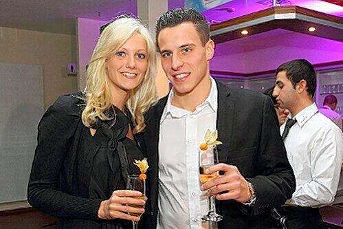 Vom Auftritt her, bei der Kleeblatt-Weihnachtsfeier am Samstag,  schon mal erstligareif: Edgar Prib und Freundin Isabella könnten im Sommer nach Hamburg umziehen.