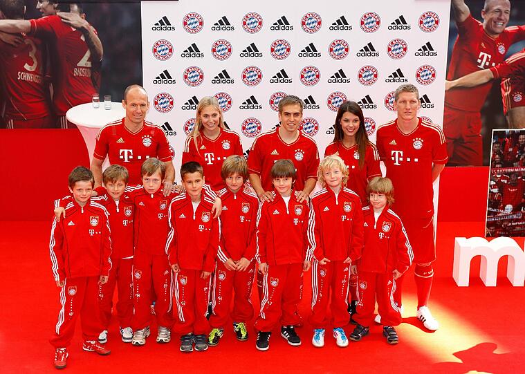 Das neue Heimtrikot für die kommende Spielzeit: In der Allianz Arena hat der FC Bayern die neuen Leiberl vorgestellt. Die Bilder